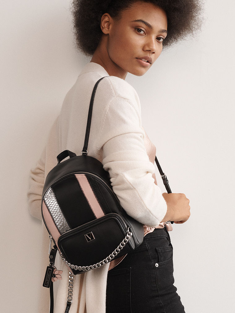 03_F20_VSB_ACC_418_AM_059_e10708233